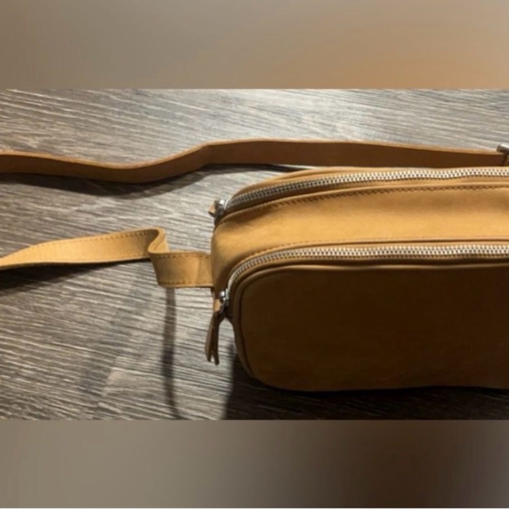 Duluth Trading Co. Tan Leather Crossbody Bag - Picture 6 of 16